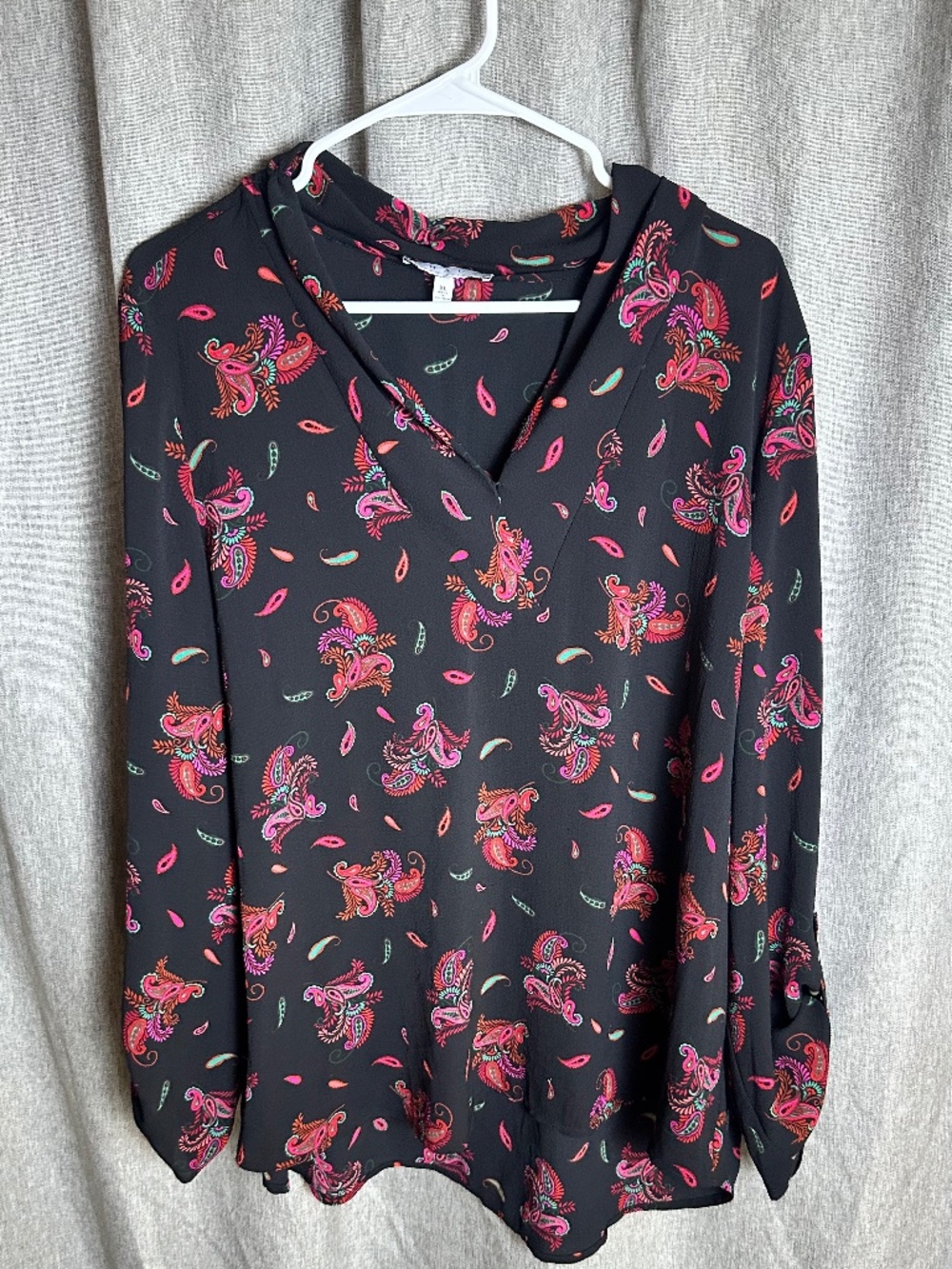 CHAUS Black & Hot Pink Paisley V-Neck Roll-Tab Sleeve Blouse - Size XL